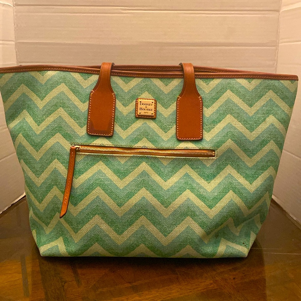 DOONEY & BOURKE TOTE